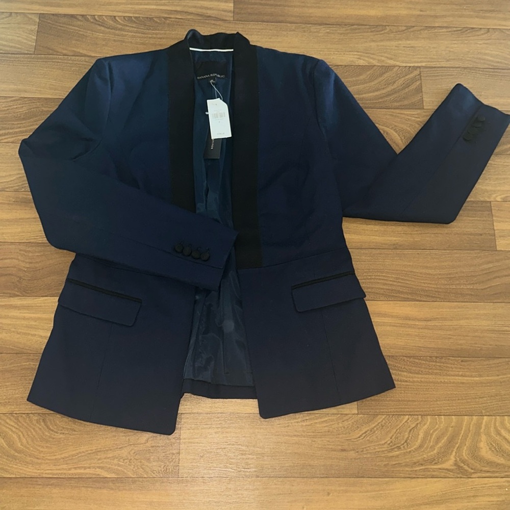BANANA REPUBLIC - NWT navy blue blazer with black detail - size 8